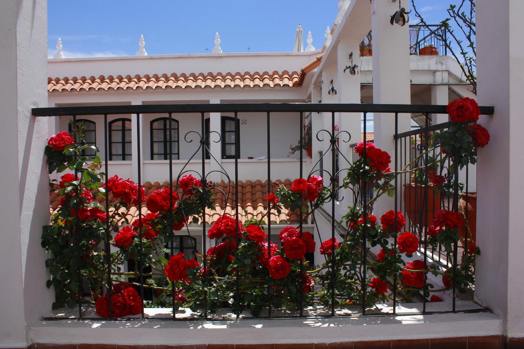 El Hotel De Su Merced Sucre Exterior photo